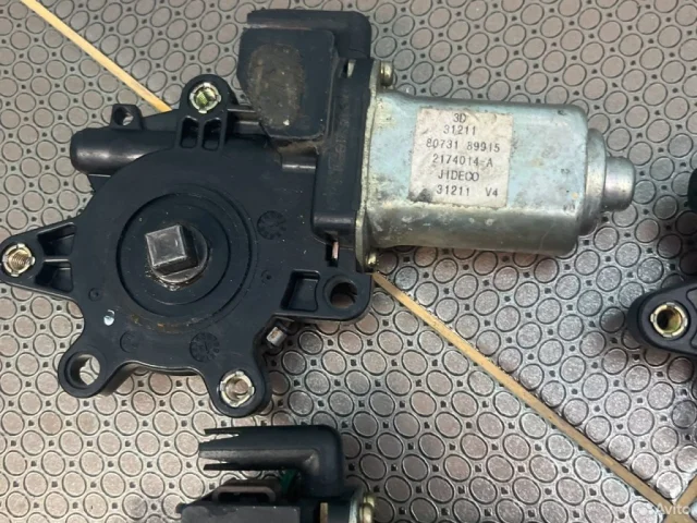 Мотор стеклоподъемника задний левый для Nissan Almera Classic B10 2006-2012 на фотографиях