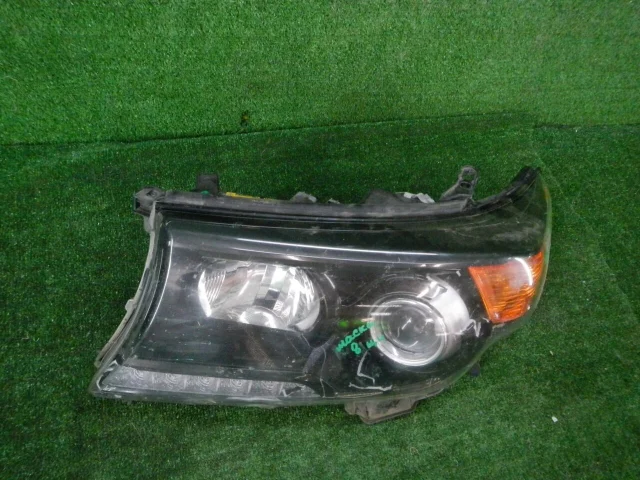 Фара левая для Toyota Land Cruiser 200 2007-2015 на фотографиях