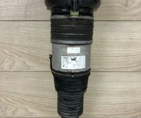 Пневмостойка передняя правая для Audi Q7 4M 2015+ на фотографиях