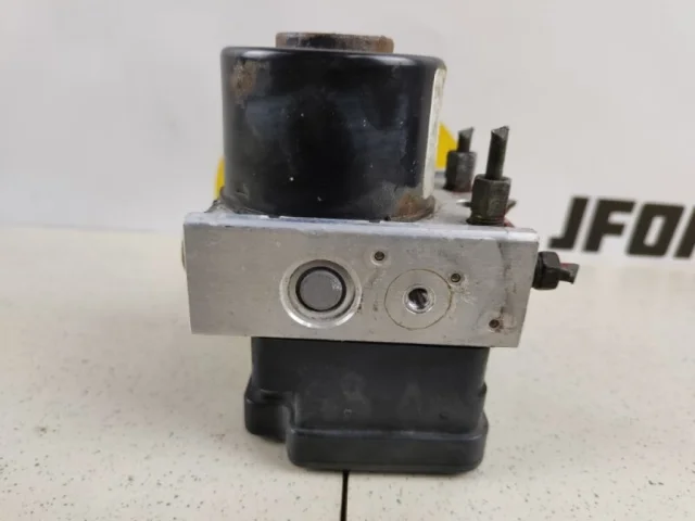 Блок ABS для Suzuki Grand Vitara 2005-2014 на фотографиях