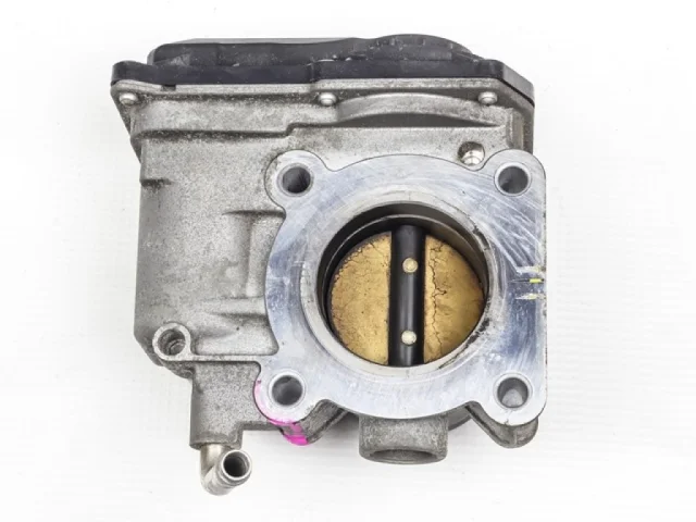 Дроссельная заслонка для Toyota Corolla E120 Седан (JDM) 2000-2006 на фотографиях