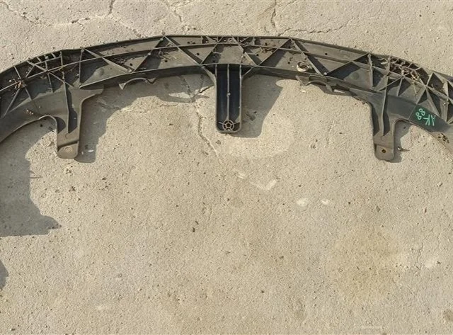 Усилитель переднего бампера для Opel Insignia Седан A 2008-2017 на фотографиях