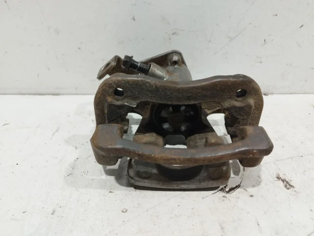 Суппорт задний правый для Hyundai Solaris 1 рестайлинг 2014-2017 на фотографиях