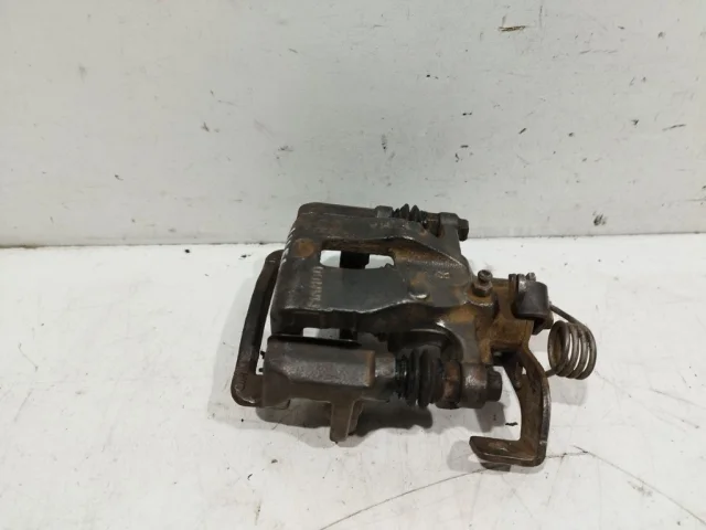 Суппорт задний правый для Hyundai Solaris 1 RB (2011-2013) на фотографиях