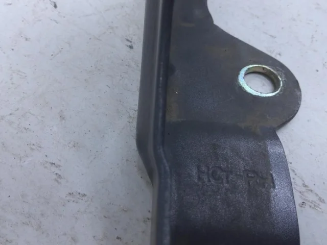 Петля капота левая для Hyundai Solaris 2 (2017-2022) на фотографиях