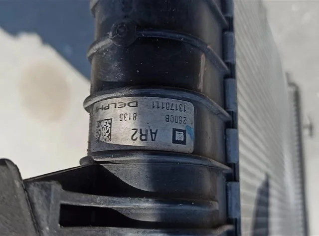 Радиатор охлаждения ДВС для Opel Astra H Хэтчбек 2004-2014 на фотографиях