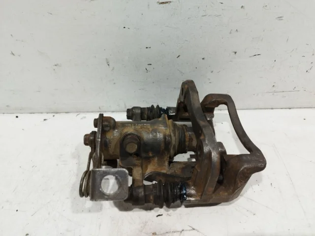 Суппорт задний правый для Hyundai Solaris 1 RB (2011-2013) на фотографиях