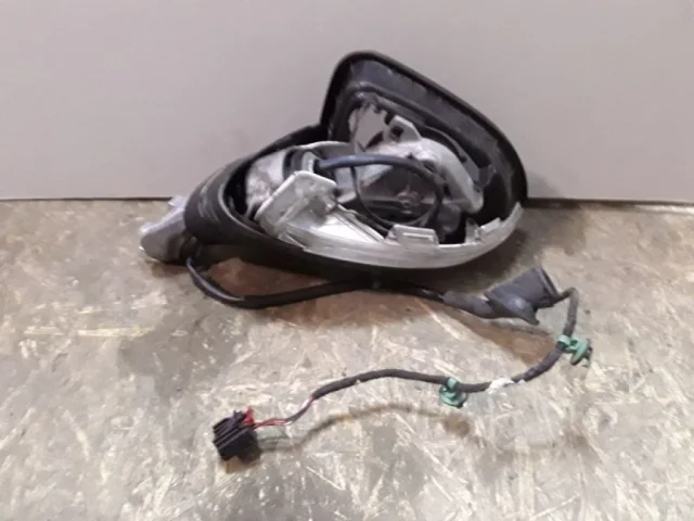 Зеркало боковое левое для Volkswagen Passat (B8.5) 2019+ на фотографиях