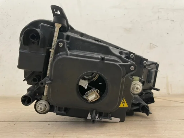 Фара ксенон левая для Volkswagen Touareg II (7P5) Rest 2014-2018 на фотографиях