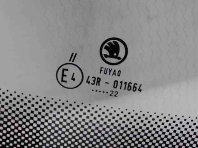 Лобовое (ветровое) стекло для Skoda Rapid II 2020+ на фотографиях