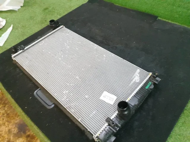 Радиатор охлаждения ДВС для BMW 3er G20 2018+ на фотографиях