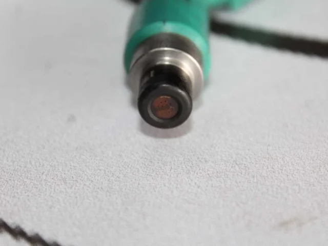 Форсунка топливная для Suzuki Grand Vitara 2005-2014 на фотографиях