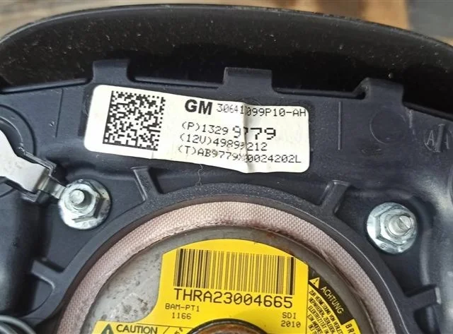 Подушка безопасности водителя для Opel Astra J Седан 2011-2017 на фотографиях