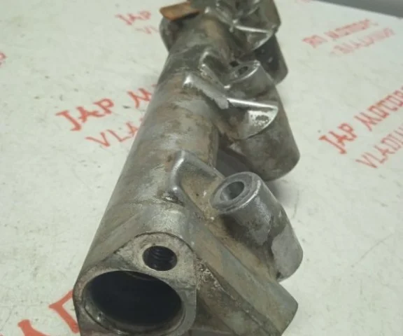 Топливная рампа для Mazda CX 7 ER 2006-2010 на фотографиях