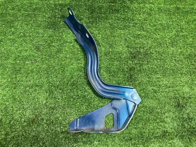 Петля капота правая для Hyundai Solaris 1 рестайлинг 2014-2017 на фотографиях