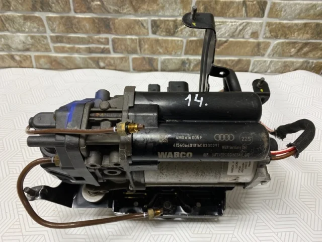 Компрессор пневмоподвески задний для Audi Q7 4L 2005-2015 на фотографиях