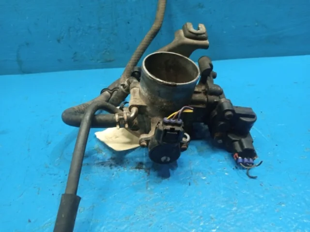 Дроссельная заслонка для Toyota RAV4 XA20 2000-2005 на фотографиях