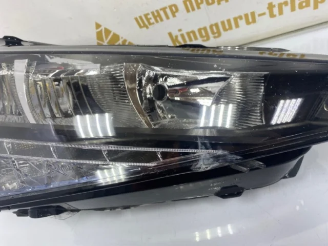 Фара ксенон левая для Skoda Rapid II 2020+ на фотографиях