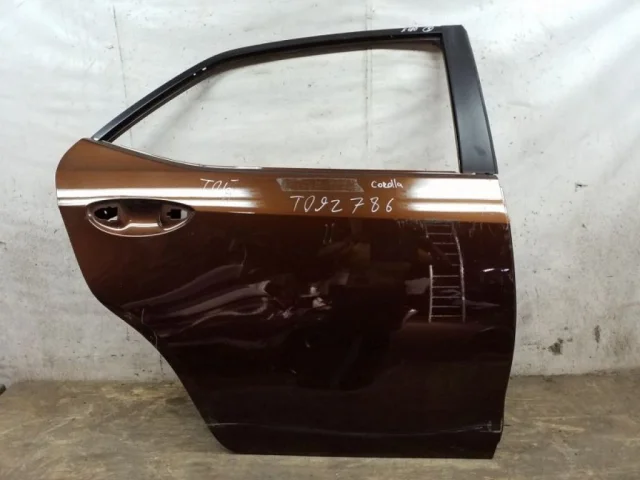 Дверь задняя правая для Toyota Corolla E180 rest (RU) 2016-2019 на фотографиях