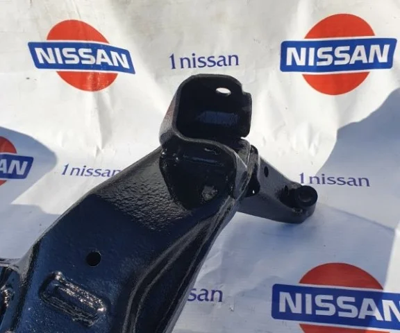 Подрамник двигателя для Nissan Almera Classic B10 2006-2012 на фотографиях