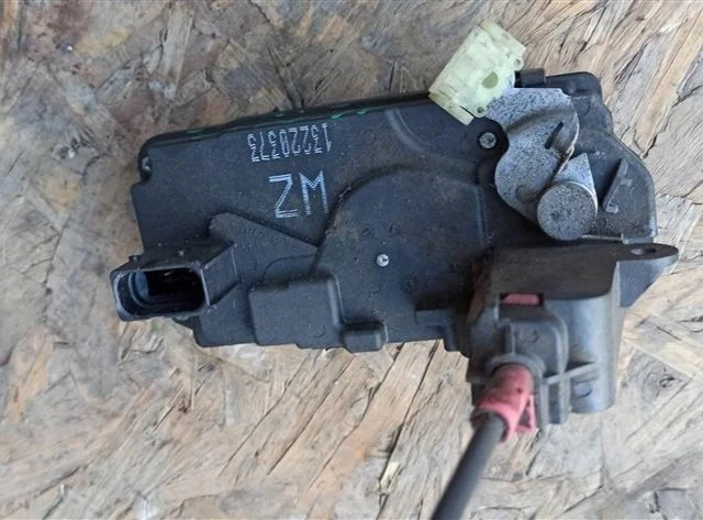 Молдинг двери задней левой для Opel Zafira B 2005-2015 на фотографиях