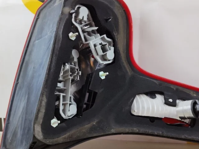 Фонарь правый для Volvo C30 MK 2006-2013 на фотографиях