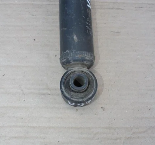 Амортизатор задний правый для Mitsubishi Pajero V90 5dr rest II 2014-2020 на фотографиях