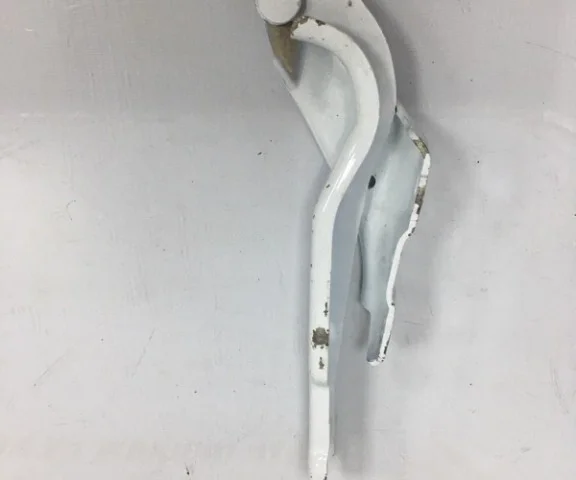 Петля капота правая для Skoda Rapid I NH3 2012-2017 на фотографиях