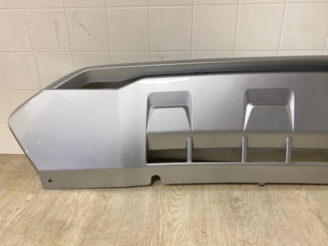 Накладка переднего бампера для Mitsubishi Pajero Sport KS0W 2016+ на фотографиях