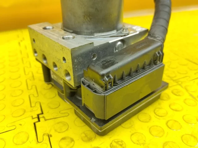 Блок ABS для BMW 5er Е60 2003-2010 на фотографиях