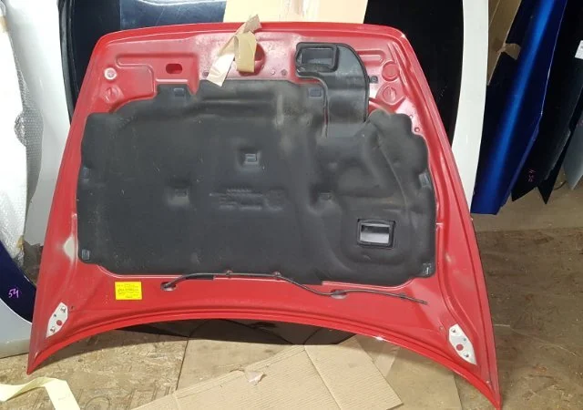 Капот для Volvo C30 MK 2006-2013 на фотографиях