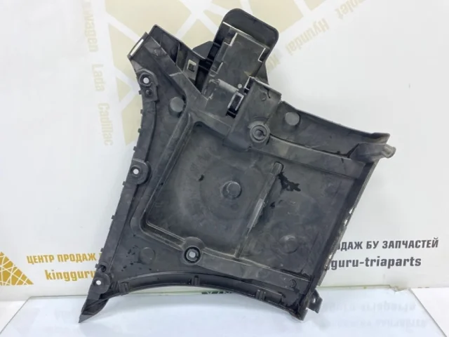 Кронштейн заднего бампера правый для BMW 5er G30 2016-2023 на фотографиях