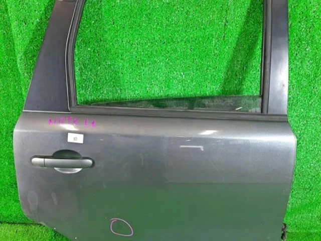 Двери для Nissan Note E12 2012-2020 на фотографиях