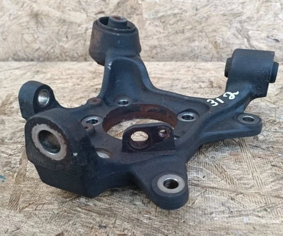 Кулак задний левый для Mitsubishi Pajero V90 5dr 2006-2011 на фотографиях