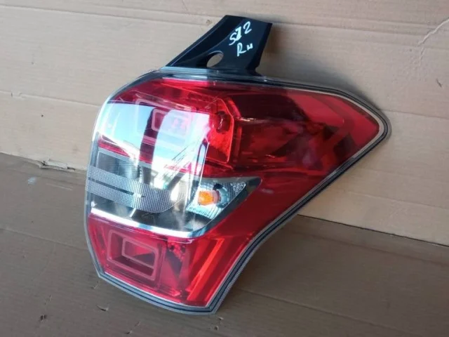 Фонарь правый для Subaru Forester SJ 2013-2016 на фотографиях