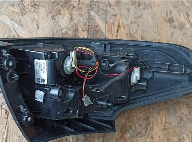 Фонарь внешний правый для Opel Zafira B 2005-2015 на фотографиях