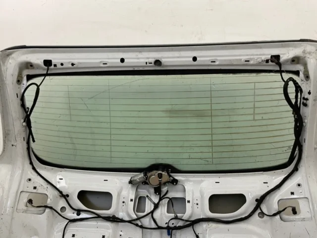 Стекла и зеркала для Audi Q7 4L 2005-2015 на фотографиях