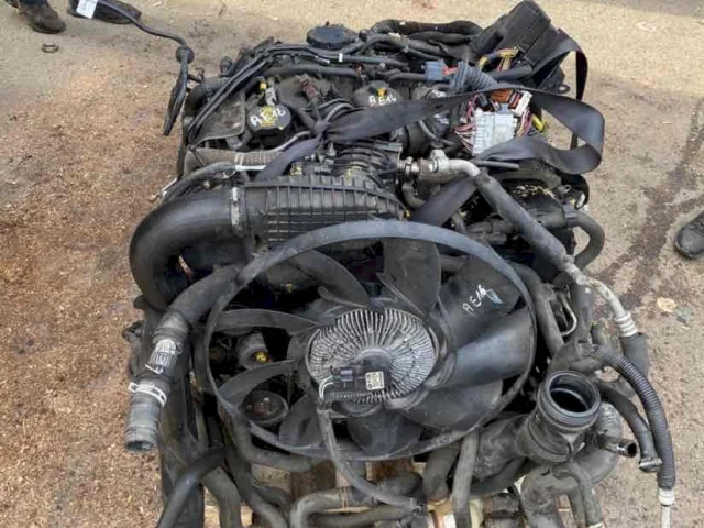 Двигатель без навесного для Land Rover Discovery L319 2004-2009 на фотографиях