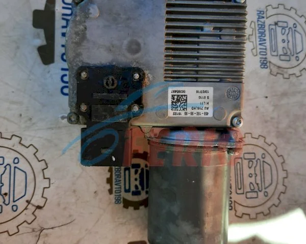 Мотор стеклоочистителя для Audi Q7 4M 2015+ на фотографиях