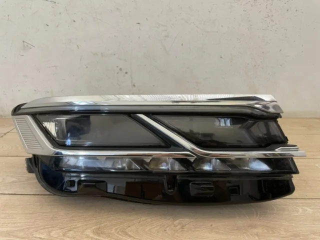 Фара ксенон левая для Volkswagen Touareg III (CR) 2018+ на фотографиях