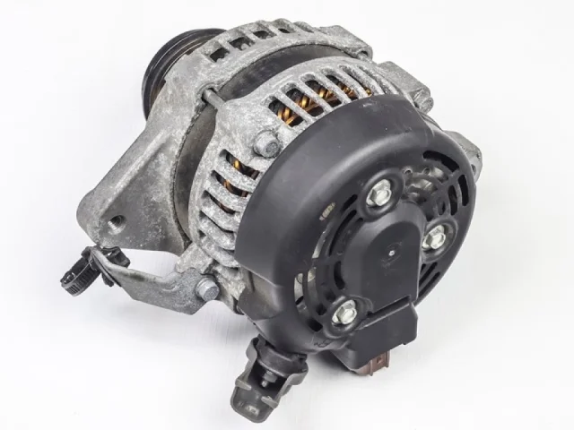 Генератор для Toyota Corolla E140/E150 Седан 2006-2013 на фотографиях