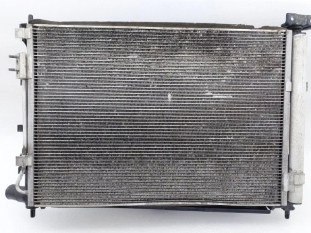 Кассета радиаторов для Hyundai Solaris 1 RB (2011-2013) на фотографиях