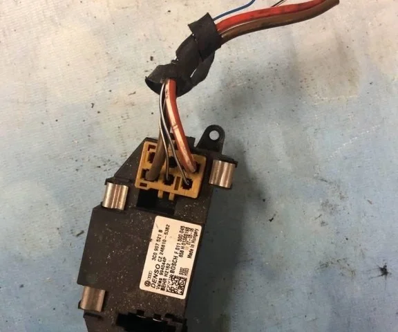 Реостат печки для Volkswagen Passat Variant (B6, Typ 3C) 2004-2010 на фотографиях