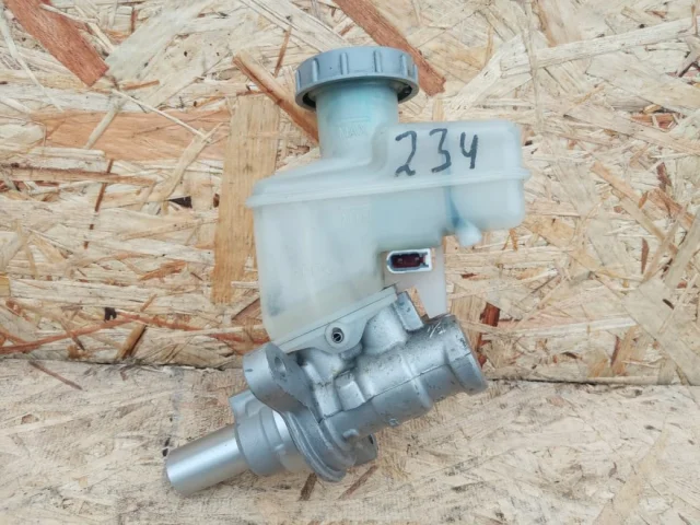 Главный тормозной цилиндр для Suzuki Grand Vitara 2005-2014 на фотографиях