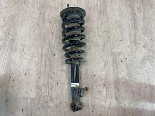 Амортизатор для Mitsubishi Pajero V70 5dr 1999-2006 на фотографиях