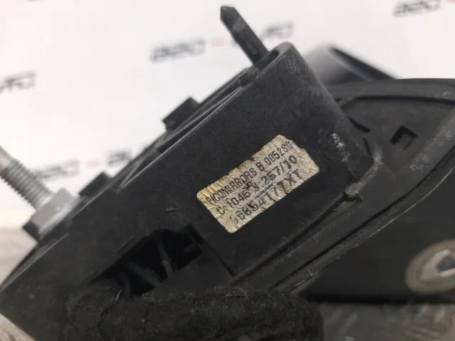 Стекла и зеркала для Peugeot 3008 T8 2009-2017 на фотографиях