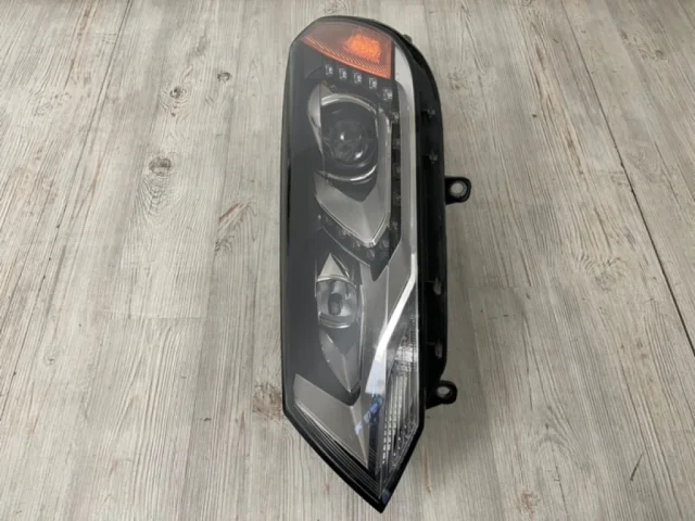 Фара ксенон левая для Volkswagen Touareg II (7P5) 2010-2014 на фотографиях