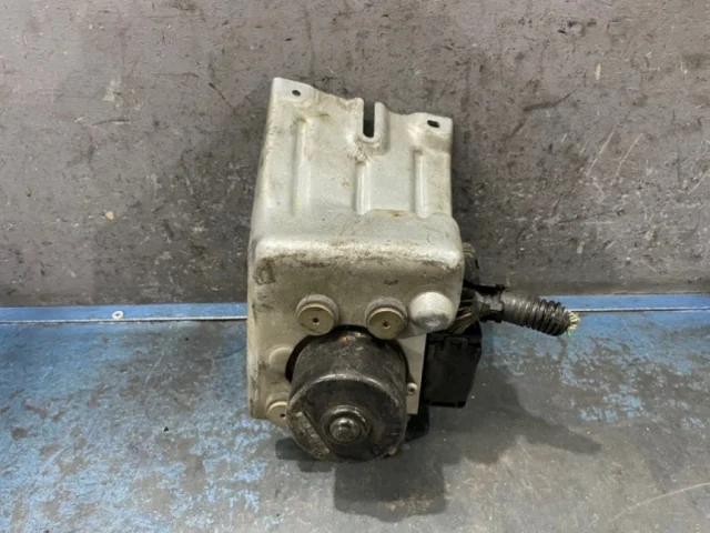 Блок ABS для Volvo XC90 I C 2002-2014 на фотографиях