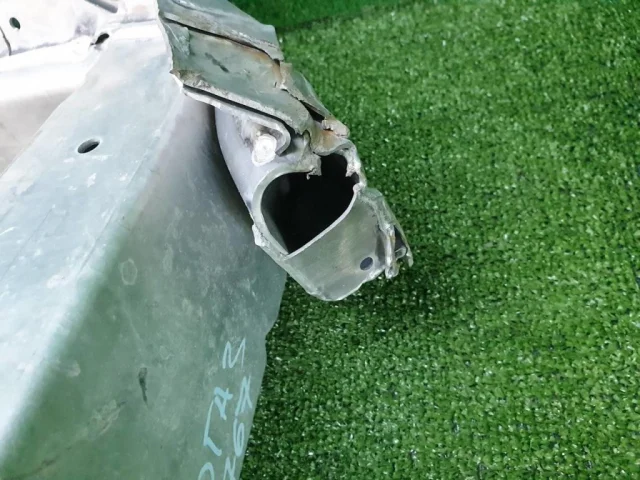 Усилитель бампера передний верхний для Audi Q7 4M 2015+ на фотографиях