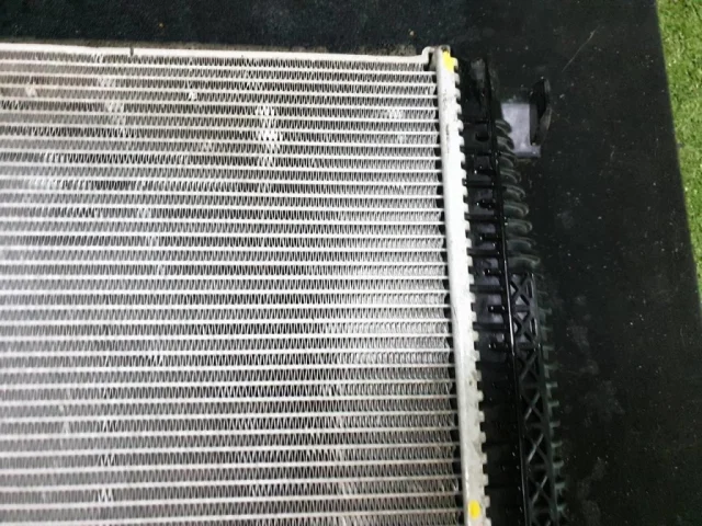 Радиатор охлаждения ДВС для BMW 3er G20 2018+ на фотографиях